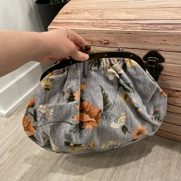 VINTAGE | Velour Floral Print Large Purse - Picture 2 of 7